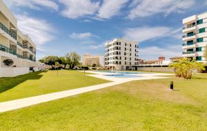 a view of the courtyard of an apartment building at Victoria Studio in Vilamoura