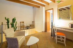 a living room with chairs and a table at CasArtà in Artá
