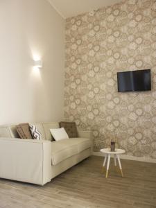 TV a/nebo společenská místnost v ubytování La Banchina Holiday Rooms
