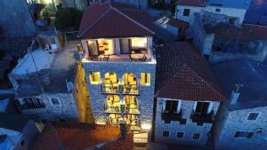 an aerial view of a building with a balcony at Apartments Timoni in Ulcinj