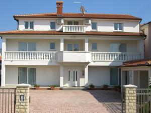 a large white house with a red roof at Villa Osipovica in Medulin