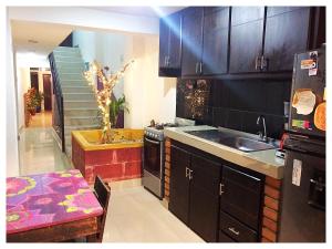 Nhà bếp/bếp nhỏ tại Hostal Santa Maria City