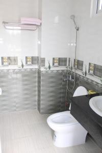 Ein Badezimmer in der Unterkunft Hoang Gia Doc Let