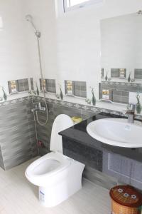 Ein Badezimmer in der Unterkunft Hoang Gia Doc Let