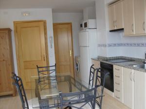 Kuchyňa alebo kuchynka v ubytovaní Apartamentos rurales Benafer