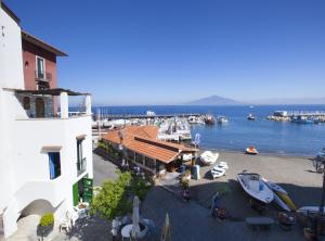 Afbeelding uit fotogalerij van Estate4home - La Grotta Azzurra in Sorrento