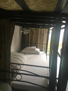 Katil atau katil-katil dalam bilik di Hanoi Ecogreen Hostel