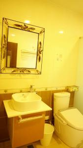 A bathroom at Warm Home