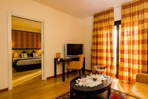TV a/nebo společenská místnost v ubytování Mahara Hotel & Wellness