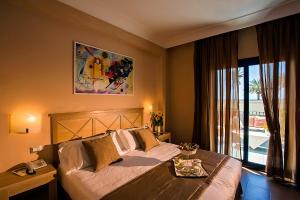 Postel nebo postele na pokoji v ubytování Mahara Hotel & Wellness