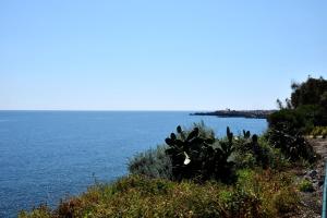 Gallery image of Riviera degli eucalipti - Cottage in riva al mare in Acireale