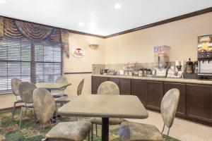 Area tempat duduk di Super 8 by Wyndham Corpus Christi