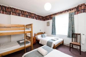 Postel nebo postele na pokoji v ubytování St Athans Hotel