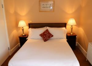 Uma cama ou camas num quarto em Gabriel House Guesthouse