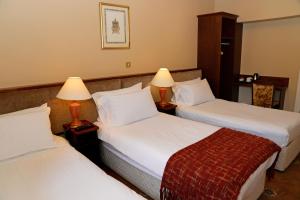 Uma cama ou camas num quarto em Gabriel House Guesthouse