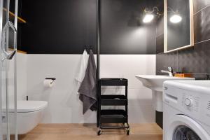 Kúpeľňa v ubytovaní Apartments City Center Warsaw by Noclegi Renters