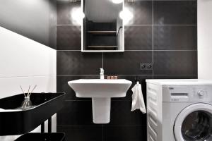 Kúpeľňa v ubytovaní Apartments City Center Warsaw by Noclegi Renters
