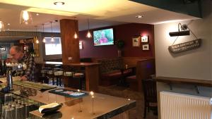 TV a/nebo společenská místnost v ubytování 19th Hole Hotel, Carnoustie