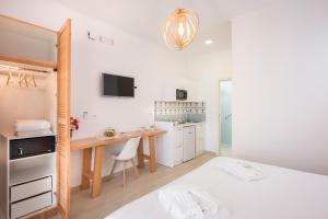 Posteľ alebo postele v izbe v ubytovaní Hermes Beach Front