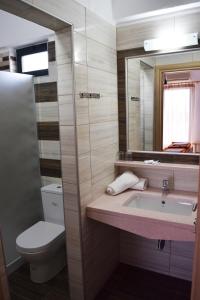 Iro Hotel tesisinde bir banyo