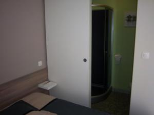 Koupelna v ubytování Hotel Le Colbert epernay