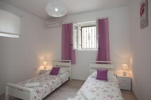 Posteľ alebo postele v izbe v ubytovaní Summer Bay Apartments
