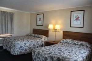 a hotel room with two beds and two lamps at Elm Motel in Westfield