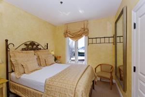 Postel nebo postele na pokoji v ubytování Hotel Sausalito