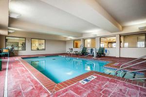 a large swimming pool in a hotel room at Rodeway Inn Tahlequah in Tahlequah
