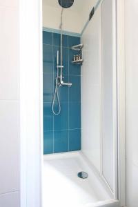 a bathroom with a shower with blue tile at La Rosa Dei Venti in Monterosso al Mare