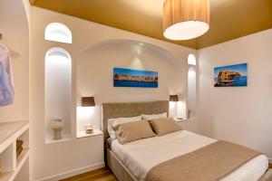 A bed or beds in a room at Cuore di Sorrento Suites