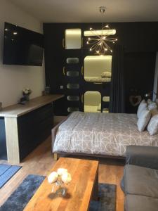 Willow Court Farm Studio West & Petting Farm, 8 mins to Legoland & Windsor, 15 mins to Lapland UK的休息区