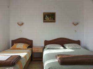 two beds sitting next to each other in a room at Guesthouse Domenik in Ulcinj
