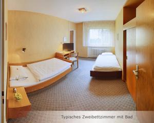 Giường trong phòng chung tại Hotel Keinath Stuttgart