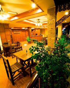 ห้องอาหารหรือที่รับประทานอาหารของ Baan Sudarat Hotel