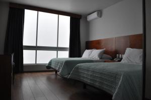 Ένα ή περισσότερα κρεβάτια σε δωμάτιο στο AMD Hotel