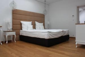 Postel nebo postele na pokoji v ubytování Hotel Alhambra