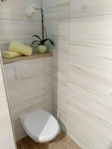 Ванная комната в Apartments Kadulja