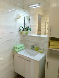 Ванная комната в Apartments Kadulja