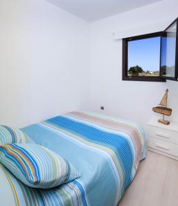 Tempat tidur dalam kamar di Can Coques