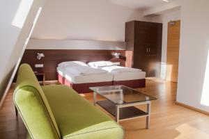 Postel nebo postele na pokoji v ubytování Hotel Schwarzer Bär