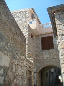 Imagen de la galería de Apartman Klarin - old stone house, en Jezera