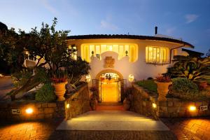 a house with a gate and a driveway at Le Calette Bay in Cefalù