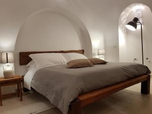 Postel nebo postele na pokoji v ubytování Trulli-eu Guesthouse Alberobello
