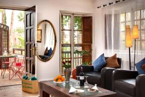 a living room filled with furniture and a mirror at Les Jardins De La Médina in Marrakech
