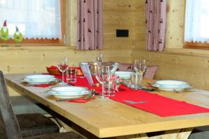 Fotografie z fotogalerie ubytování Ferienhütten Lechtal Chalets v destinaci Elbigenalp