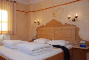 Tempat tidur dalam kamar di Piccolohotel Tempele Residence
