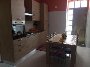 Kuchyňa alebo kuchynka v ubytovaní La Casa di Simone