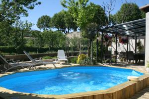 Bazén v ubytování Chambres d'hôtes Le Puid de Gauthier nebo v jeho okolí