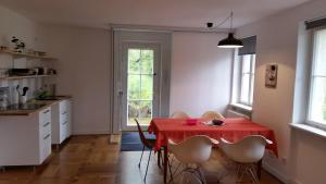 Η κουζίνα ή μικρή κουζίνα στο Villa im Park Wachwitzgrund - Große Ferienwohnung in EG der Villa